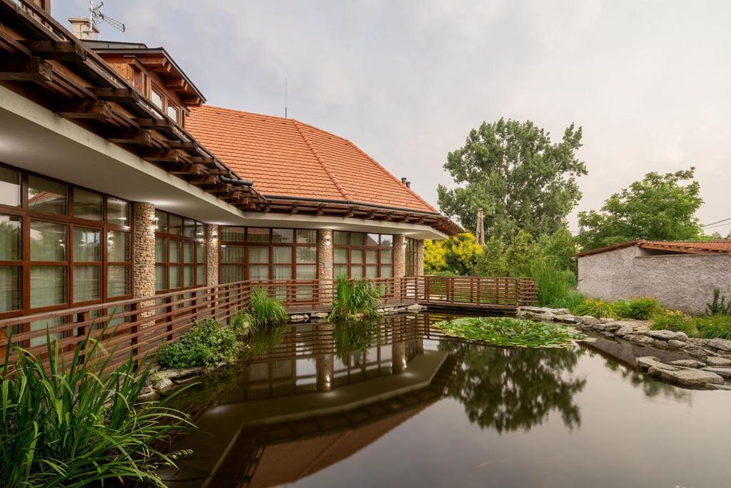Furmint Haz Bed & Breakfast Mad Exterior photo