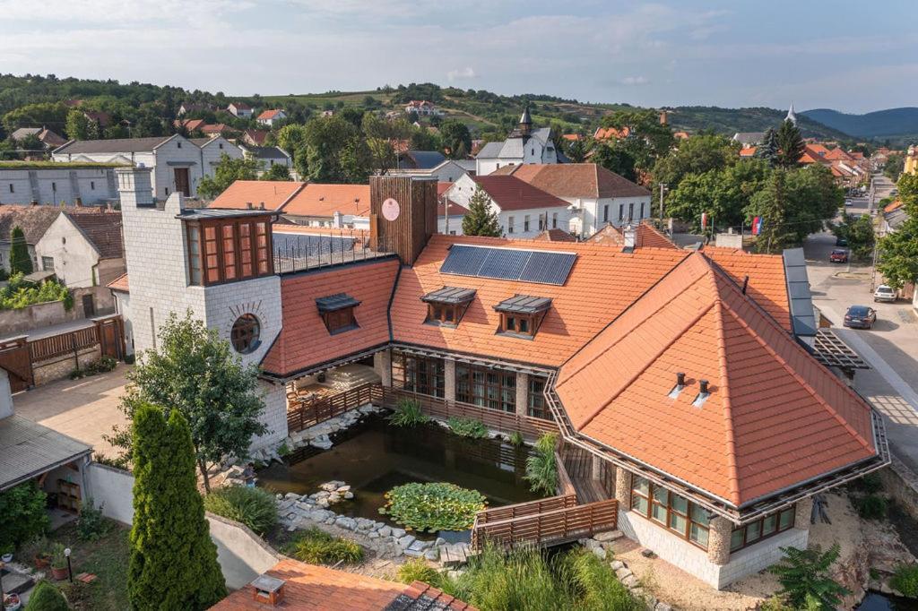 Furmint Haz Bed & Breakfast Mad Exterior photo